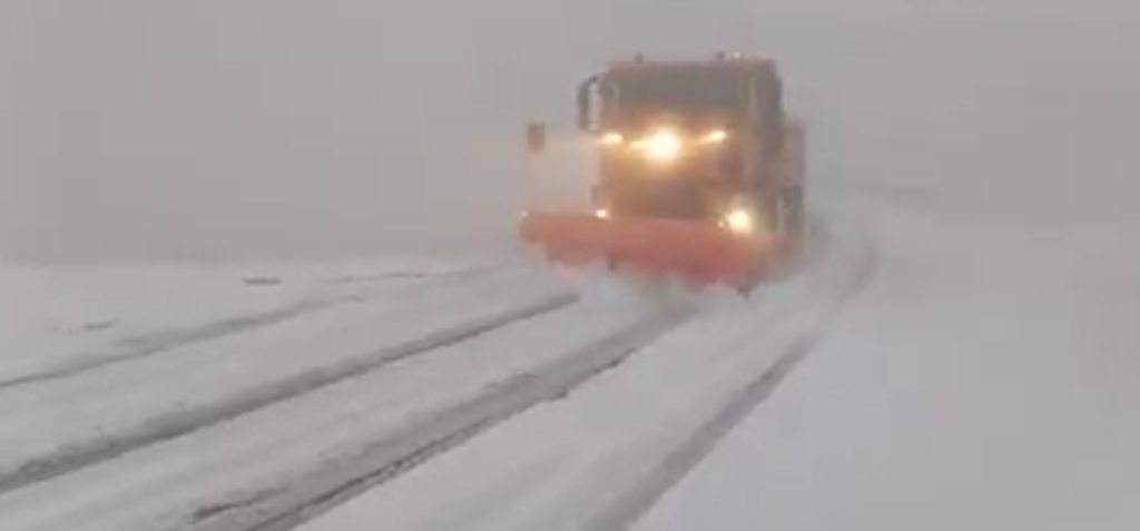 VIDEO: Primii fulgi în septembrie! Iarna și-a intrat pe deplin în drepturi pe Transfăgărășan