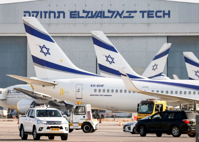 Un avion care trebuia să decoleze la aeroportul din Israel s-a întors după ce pasagerii au primit fotografii cu catastrofe aviatice