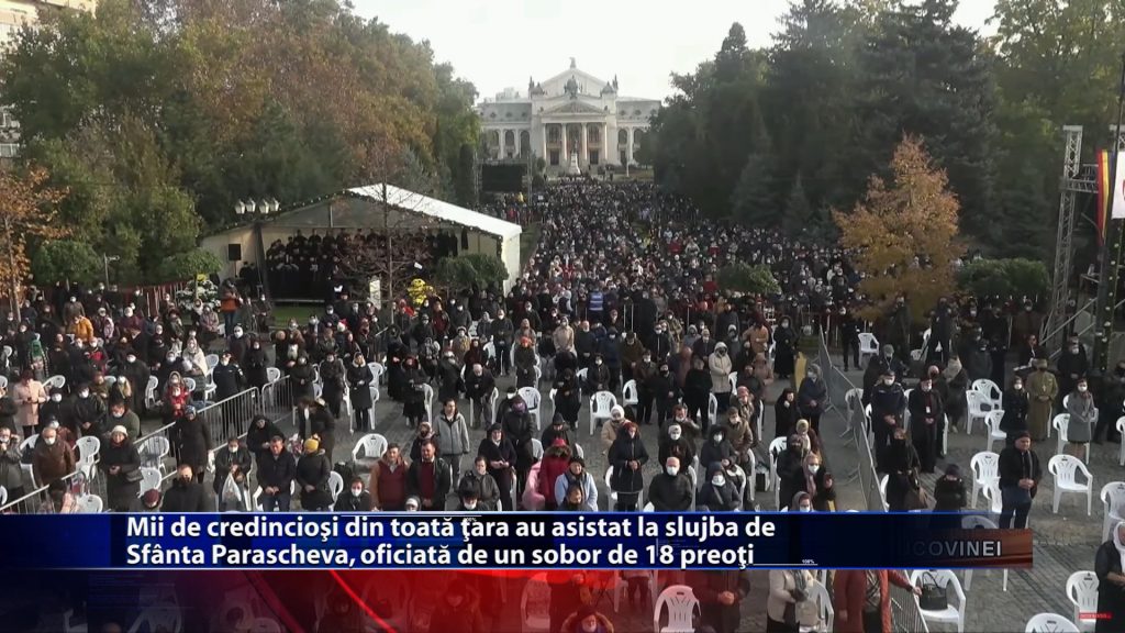 Mii de credinciosi din toata tara au asistat la slujba de Sfânta Parascheva, oficiată de un sobor de 18 preoți