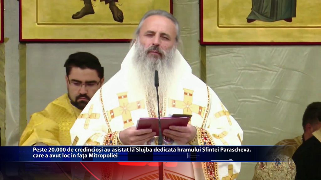 Peste 20.000 de mii de credinciosi au asistat la Slujba hramului Sfintei Parascheva, care a avut loc in fata Mitropoliei