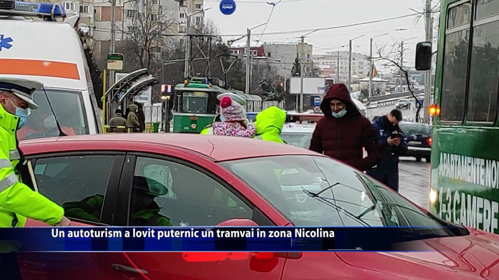 Un autoturism a lovit puternic un tramvai in zona Nicolina