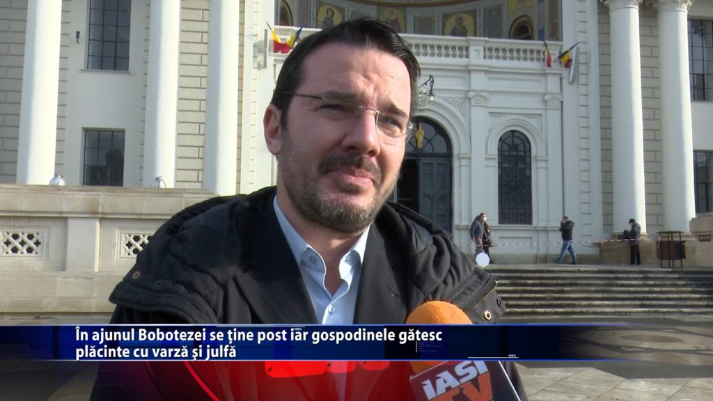 In ajunul Bobotezei se tine post iar gospodinele gatesc placinte cu varza si julfa