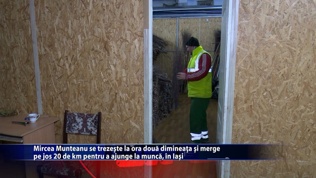 Mircea Munteanu se trezeste la ora doua dimineata si merge pe jos 20 de km pentru a ajunge la munca, in Iasi