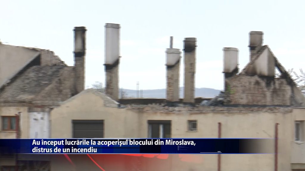 Au inceput lucrarile la acoperisul blocului din Miroslava, distrus de un incendiu
