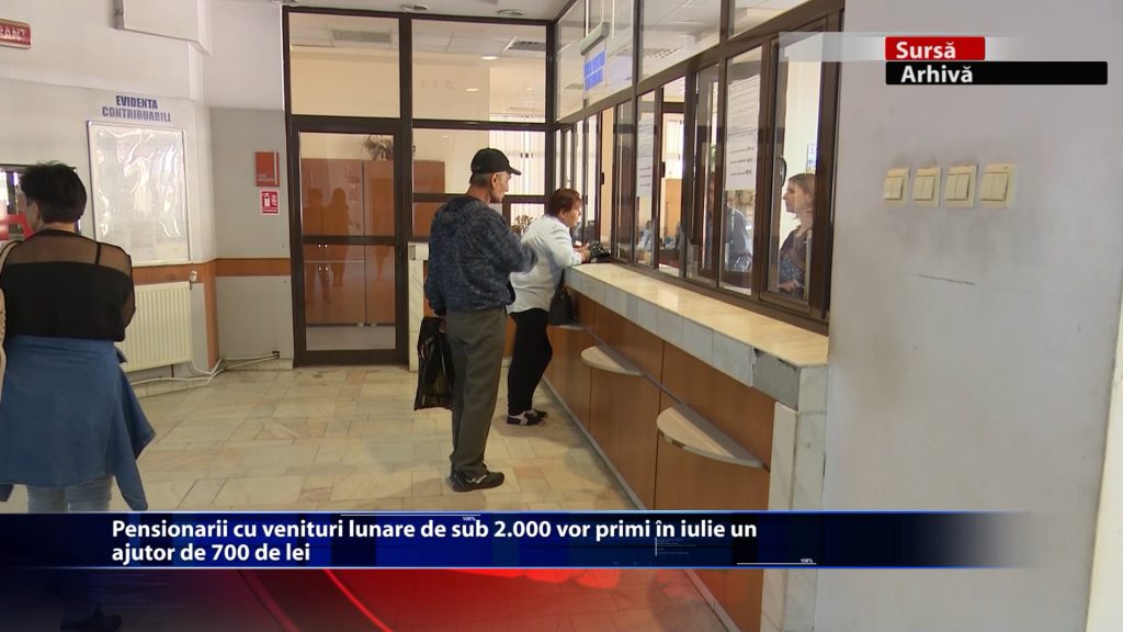Pensionarii cu venituri lunare de sub 2.000 de lei vor primi in iulie un ajutor de 700 de lei