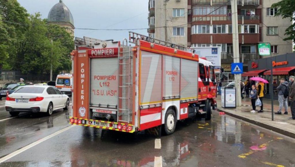 VIDEO. Accident rutier grav în Baza 3 din Iași! Un tramvai a rămas fără cabină
