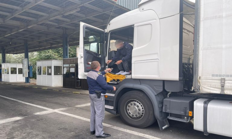 Certificat de vaccinare fals împotriva Covid-19, descoperit la controlul de frontieră