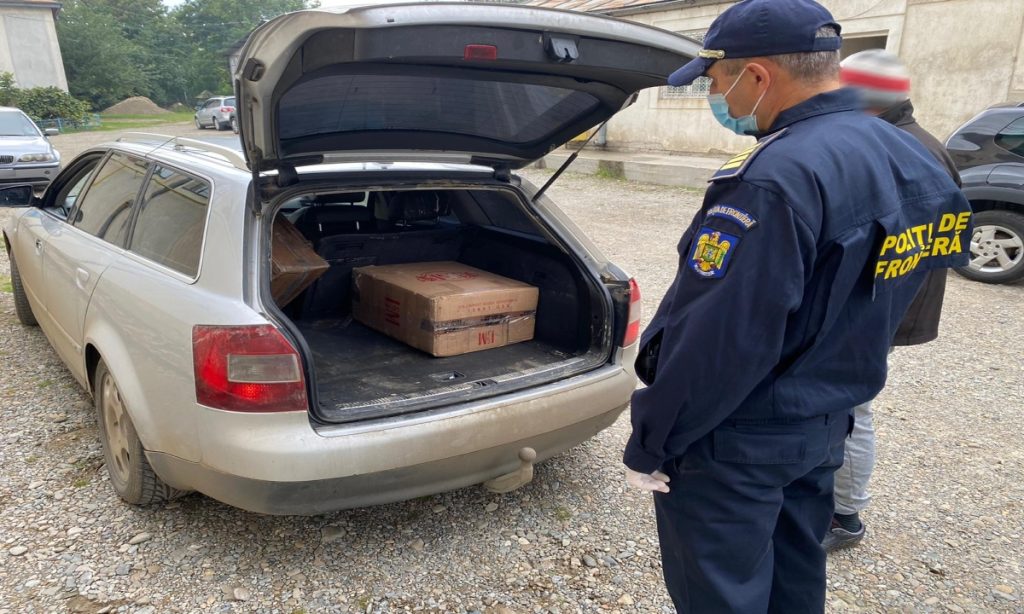 Cărăuşi de ţigări de contrabandă opriţi în trafic de poliţiştii de frontieră