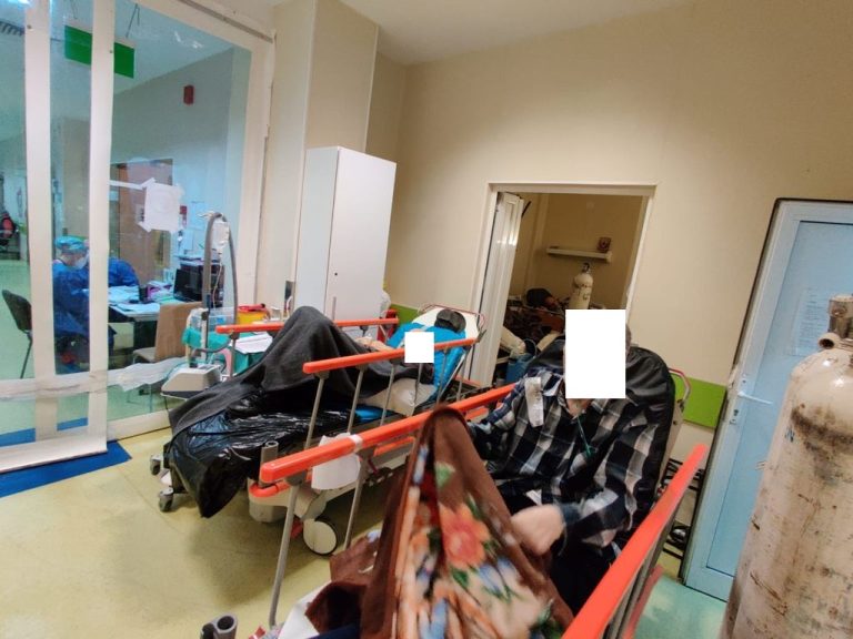 FOTO: Imagini șocante din spitalul Sfântul Spiridon: ,,Pacienții gravi sosesc permanent în urgență”