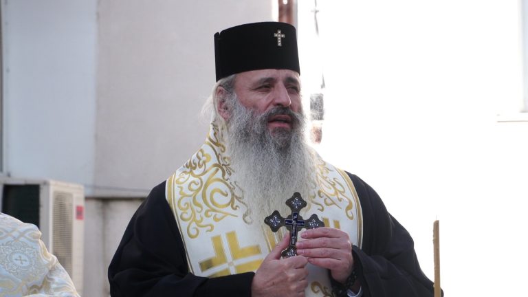 VIDEO! La Spitalul Clinic de Boli Infecțioase „Sf. Parascheva” din Iași a ajuns Mitropolitul Moldovei și Bucovinei, Înaltpreasfințitul Teofan