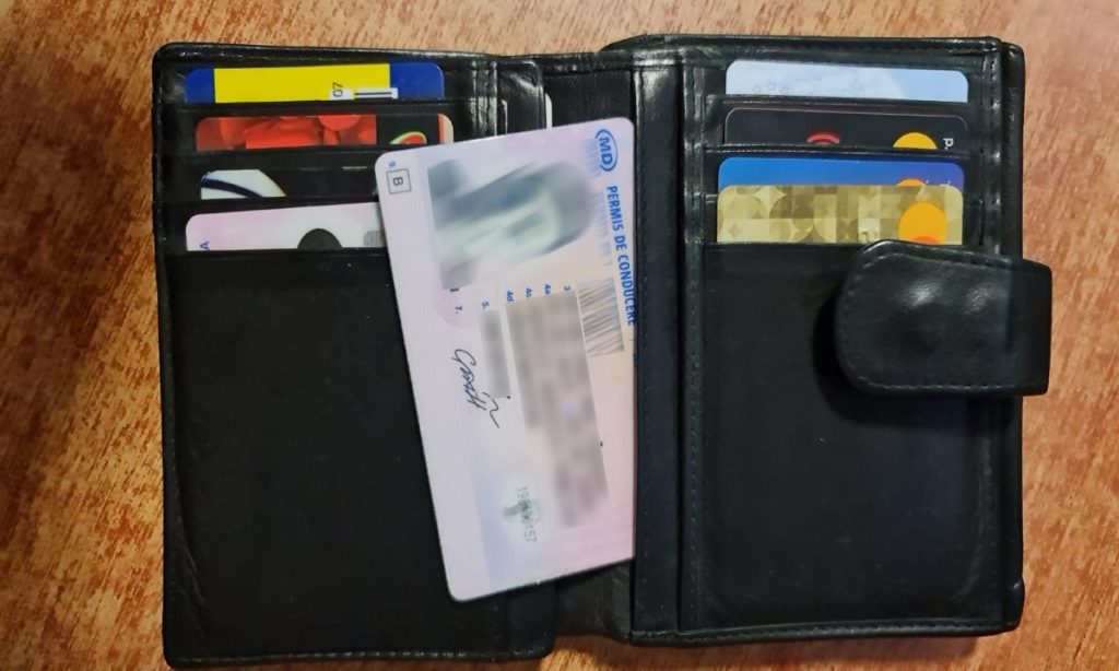 Permis fals procurat pentru a conduce ilegal