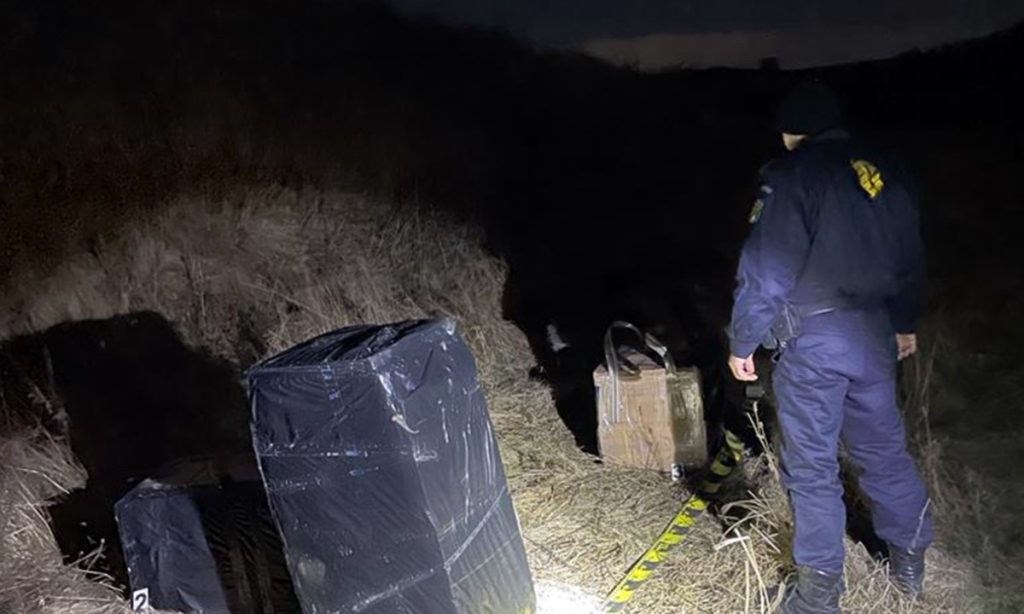 VIDEO: Ţigarete de contrabandă, în valoare de aproximativ 91.000 de lei descoperite la frontiera cu Ucraina