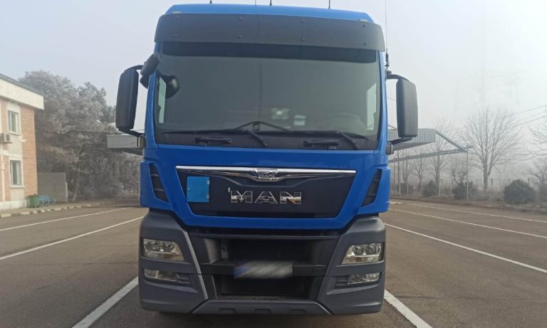 Autocamion în valoare de 150.000 lei, semnalat furat din Belgia, oprit la Albița