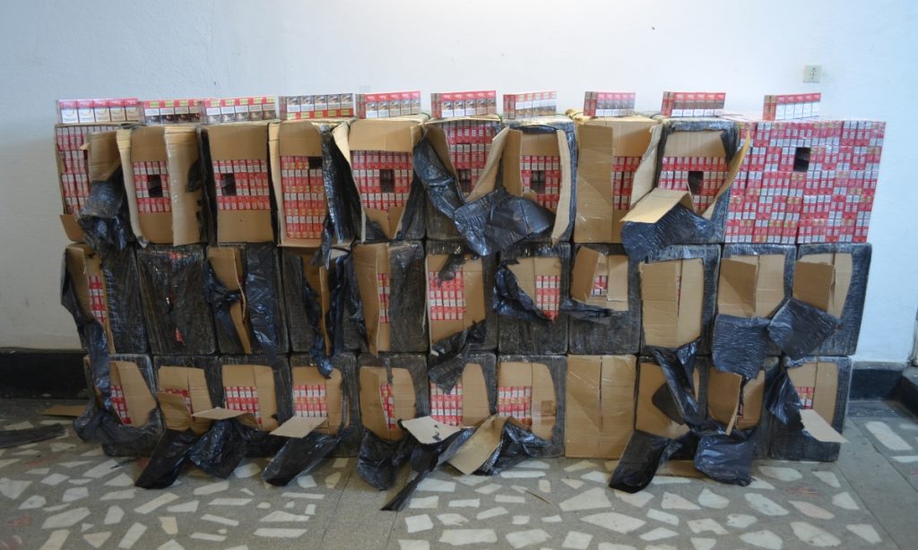 330.000 de țigarete de contrabandă, în valoare de 165.000 de lei, confiscate de poliţiştii de frontieră ieşeni