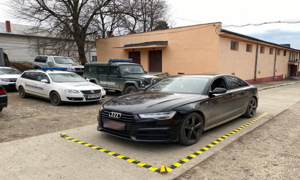 Autoturism căutat de autorităţile din Marea Britanie, descoperit la Iaşi