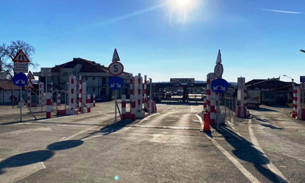 Paşaport fals descoperit de poliţiştii de frontieră