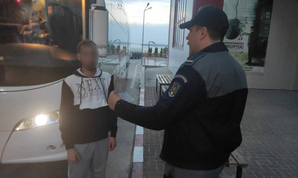 Urmărit de Interpol pentru furt şi tâlhărie, reţinut de poliţiştii de frontieră botoşăneni
