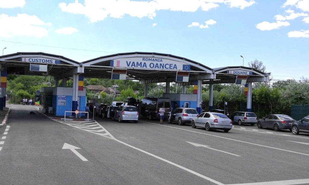Traficant de migranţi căutat de autoritățile din Austria şi România, depistat la controlul de frontieră în Oancea