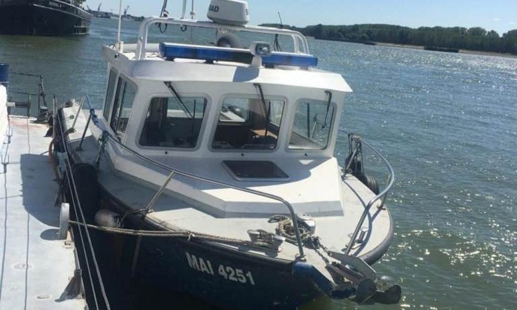Doi pescari români aflați în pericol, salvați de polițiștii de frontieră