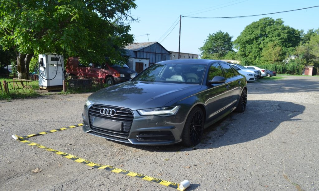 Autoturism de lux semnalat furat din Marea Britanie, descoperit în trafic de poliţiştii de frontieră ieşeni