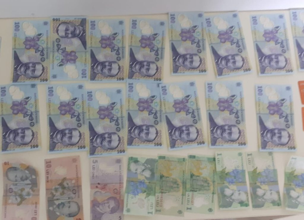 Un ieșean a sesizat poliția, după ce a găsit un portofel cu bani și acte