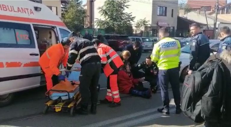 Video! Accident în zona Pieței Chirilă. Un șofer a dat cu mașina peste o femeie care trecea strada neregulamentar