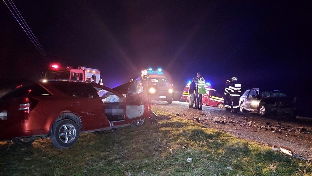 Accident violent în județul Botoșani. Două persoane au avut nevoie de îngrijiri medicale