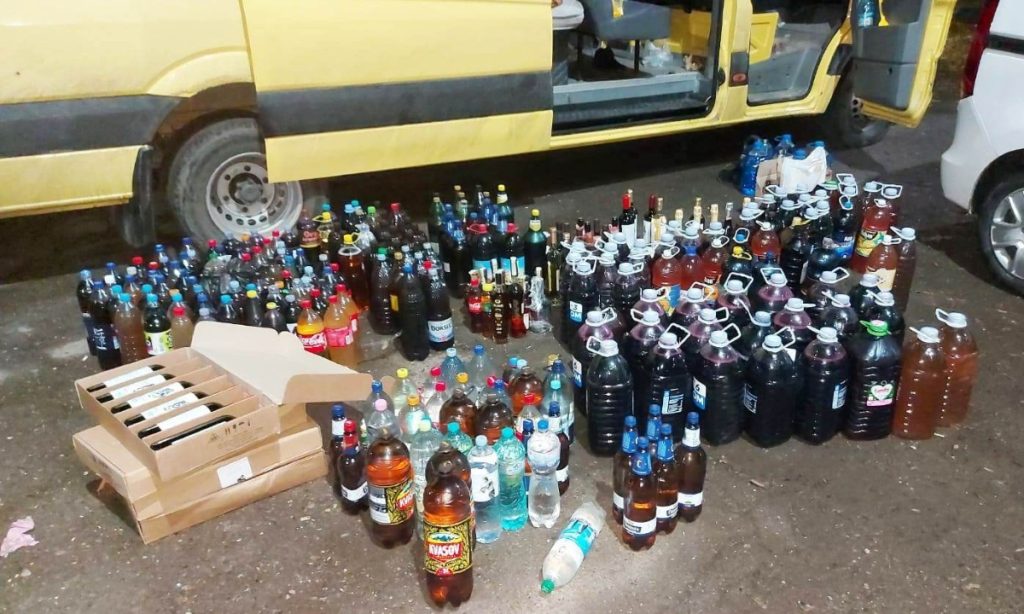 Substanţe anabolizante și băuturi alcoolice oprite la intrarea în ţară