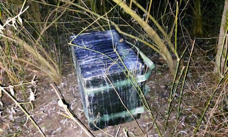 VIDEO! Ţigări de contrabandă descoperite la frontiera cu Ucraina!