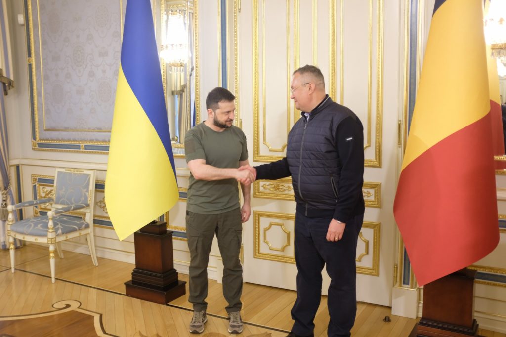 Nicolae Ciucă, Marcel Ciolacu și Bogdan Aurescu în vizită la Kiev cu președintele Zelenski