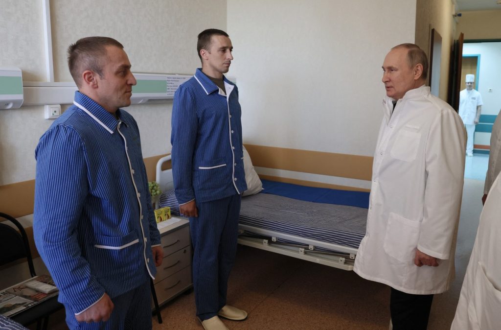 FOTO/VIDEO: Putin a făcut o vizită într-un spital cu soldați ruși, în Ucraina