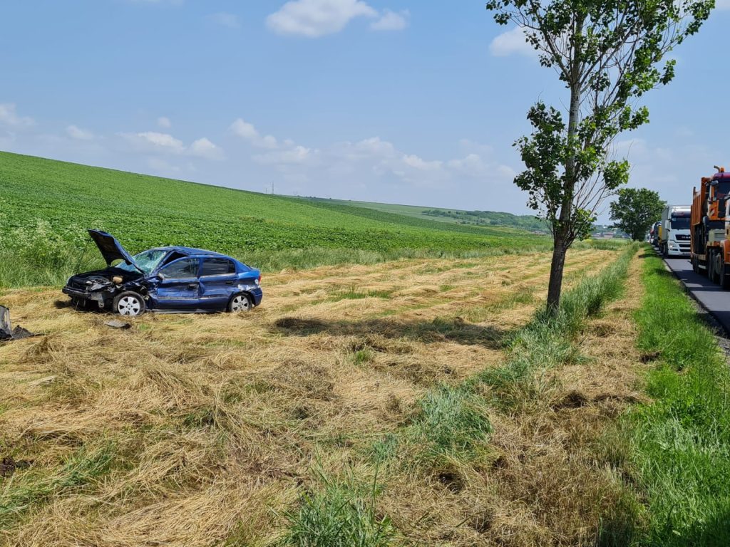 Jumătăți de mașină după o coliziune în lanț între Lețcani și Podu Iloaie