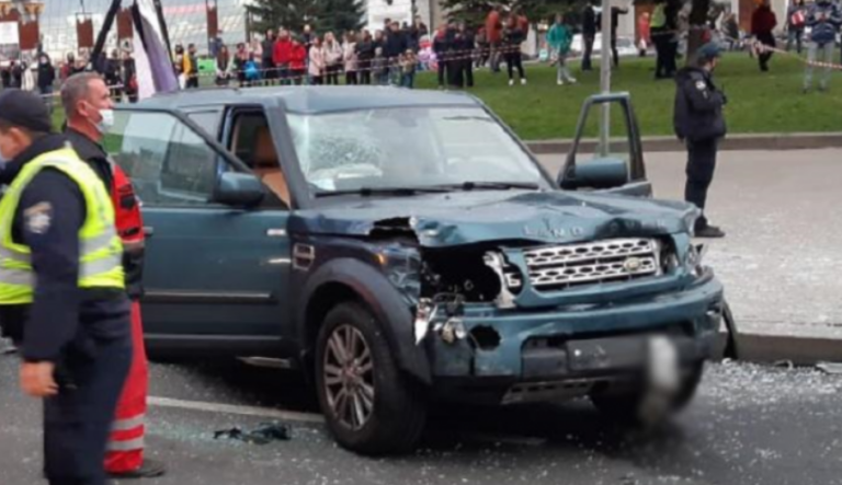 Strivită mortal de un Land Rover. A vrut să treacă strada prin loc nepermis
