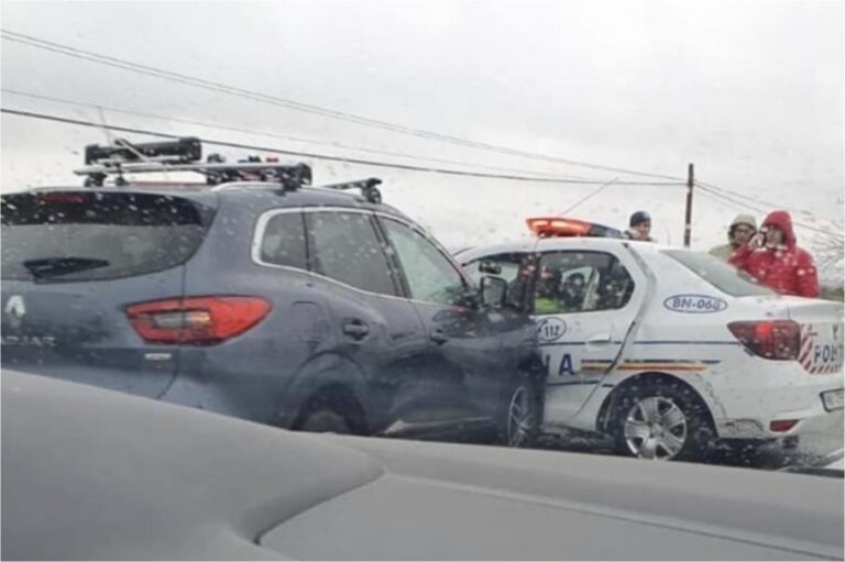 Accident cu 4 răniţi, între care şi un copil de 10 ani. O maşină şi o autospecială de Poliţie s-au ciocnit pe DN 17, în Bistriţa-Năsăud