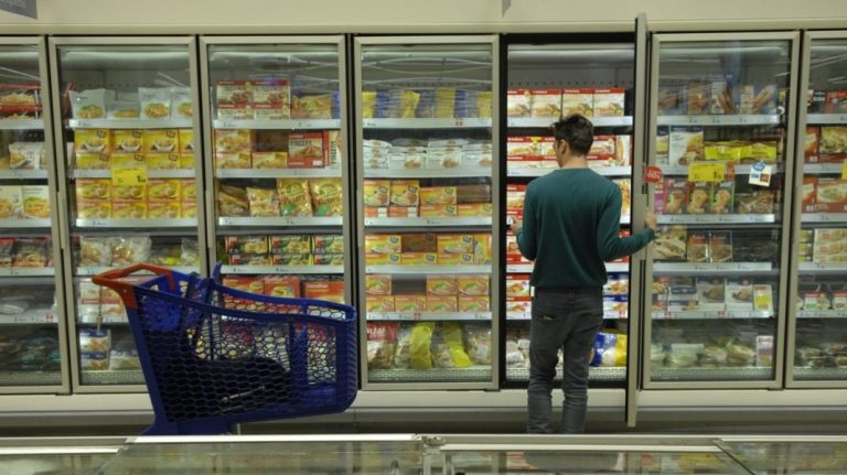 Alimentele congelate contaminate cu coronavirus ar putea provoca infecții, spun specialiștii chinezi