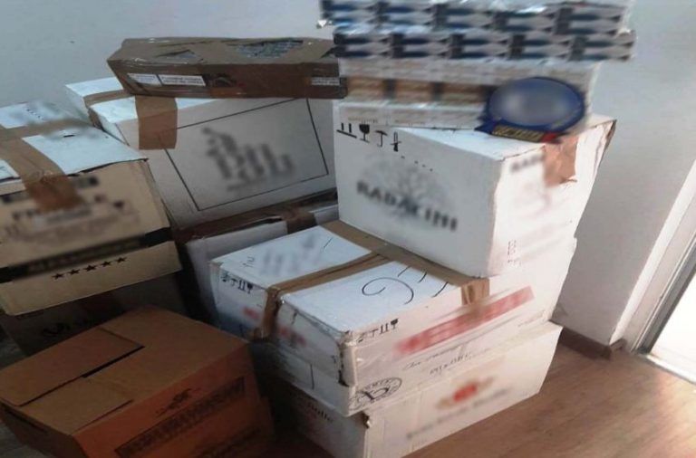 Șoferul autocarului Chișinău-Iași prins cu 60 de litri de alcool şi 1800 de ţigarete la punctul de frontieră Stânca