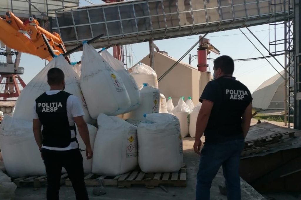 Mobilizare de proporții. Peste 8.000 de tone de azotat de amoniu, confiscate de polițiști în ultimele trei zile