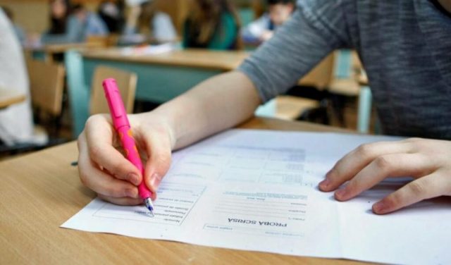 Astăzi, simularea bacalaureatului la română. Simulările evaluării naţionale vor începe săptămâna viitoare
