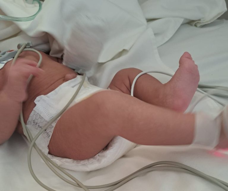 VIDEO. Bebeluș de două luni, internat la Spitalul de Boli infecțioase din Iași cu suspiciune de hepatită