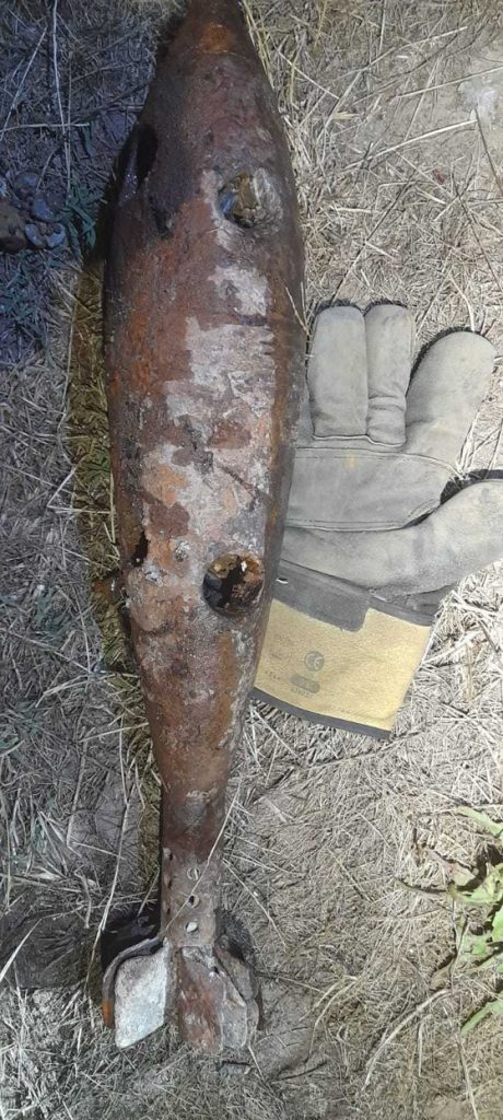 O bombă de artilerie a fost descoperită de un bărbat în timp ce se afla la scăldat