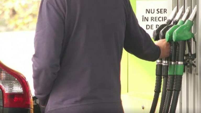 Carburanți mai scumpi în România, deși prețurile au o compensare de 50 de bani. Avertismentul specialiștilor