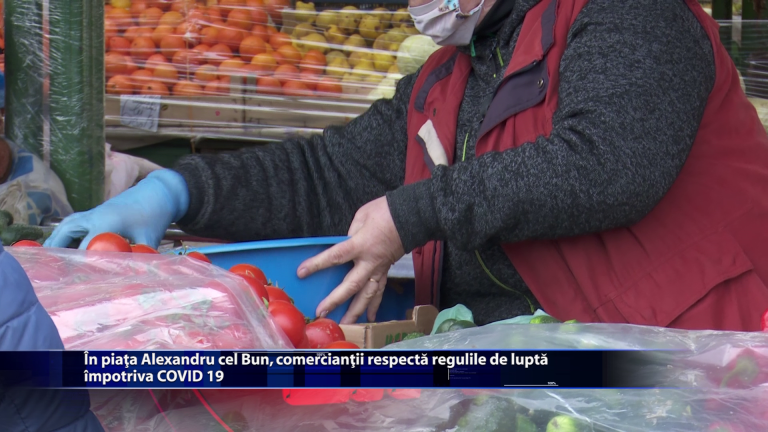 In piata Alexandru cel Bun, comerciantii respecta regulile de lupta impotriva COVID 19