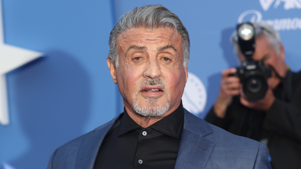 Sylvester Stallone divorţează după 25 de ani de căsătorie. Soţia starului susţine că relaţia conjugală este „ruptă iremediabil”