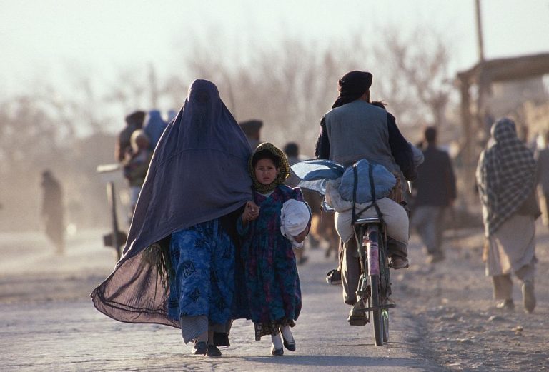 Dezvăluirile unei tinere afgane care locuiește în România de șapte ani: „Nimeni nu-i poate controla pe talibani”