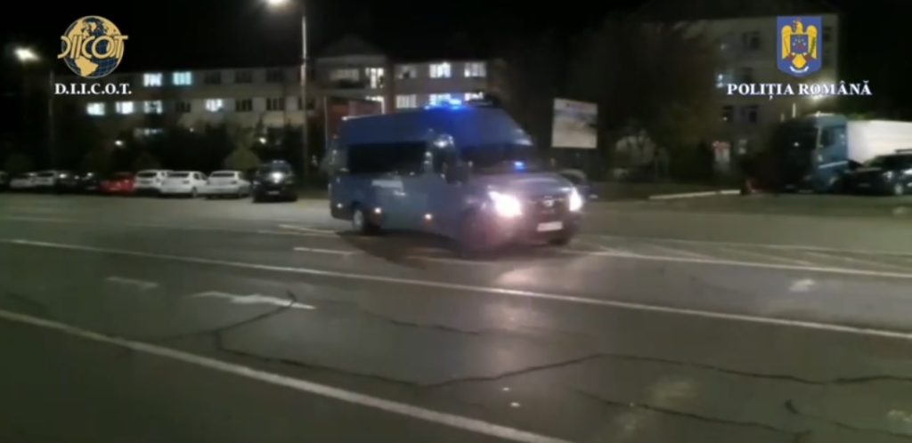 VIDEO. Acţiuni de amploare ale DIICOT. Peste 300 de percheziţii la membrii unor grupări, mai mult de 400 de persoane vor fi audiate