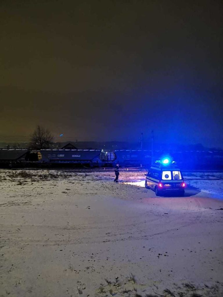 Tragedie la gara Burdujeni! O femeie a murit şi un tânăr a fost rănit după ce s-au electrocutat pe un vagon