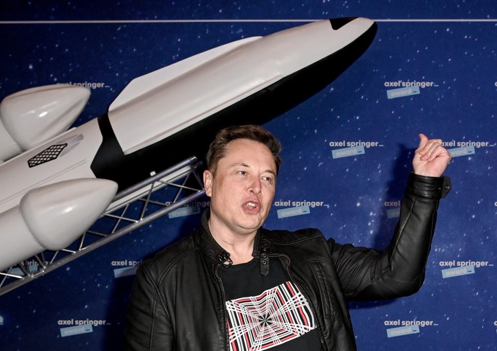 Elon Musk trimite Dogecoin pe lună. El pune bazele comerțului interplanetar
