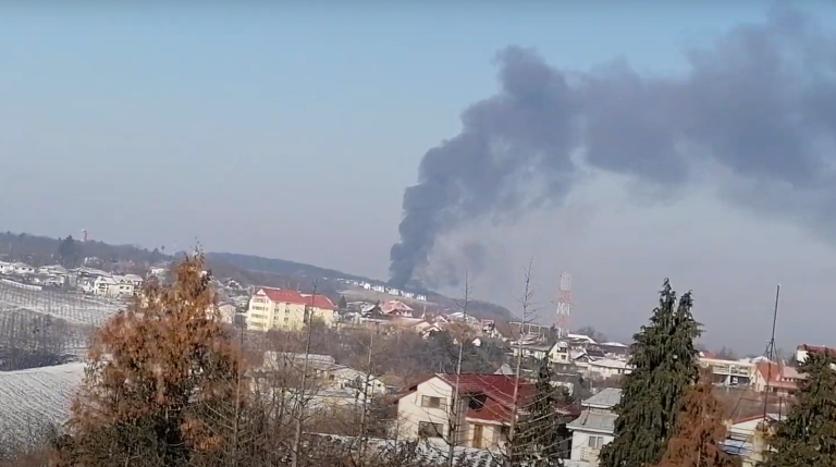 Bubuitură urmată de apariția unui nor imens de fum în Copou