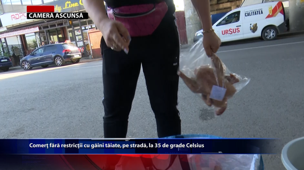 Comert fara restrictii cu gaini taiate, pe strada, la 35 de grade Celsius