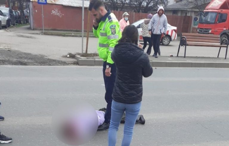 REVOLTĂTOR! Polițistul care a accidentat mortal o fată a fost surprins în timp ce o verifica pe copila grav rănită cu piciorul!